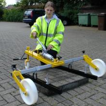 Easy to Use Manhole Lifter